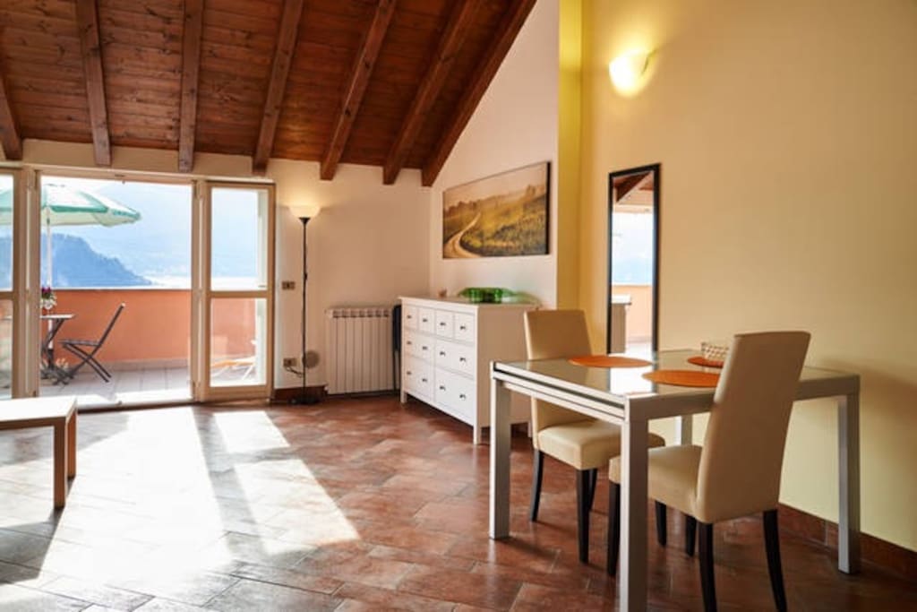new apartment newly furnished, with a terrace with a breathtaking view of Bellagio, chairs and umbrella for lunches and dinners by candlelight