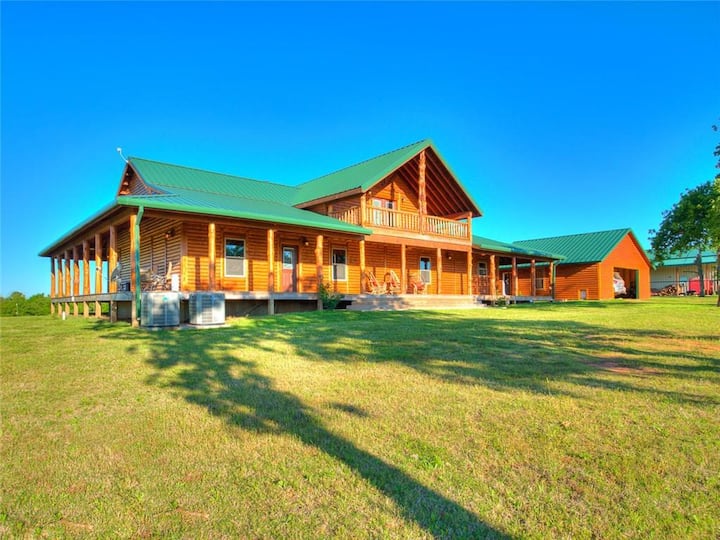 Private 40 Acre FARM, Log Cabin, Fishing & Fun Farm stays for Rent in