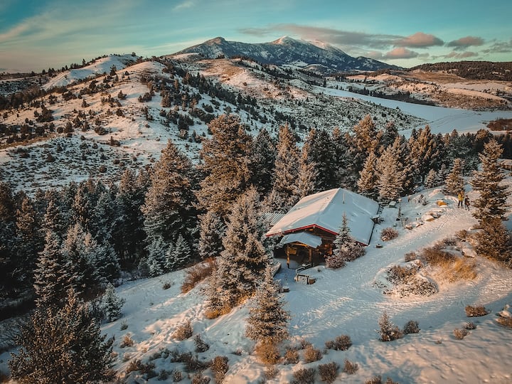 Cozy Log Cabin w/ stunning 360 views!