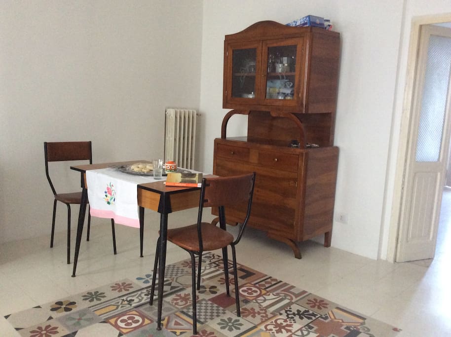 Un tavolo per due, ma anche per tre