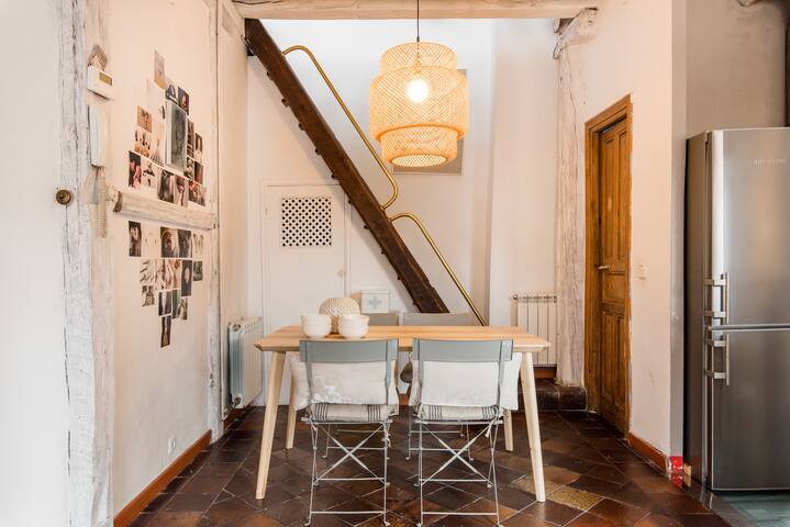 In The Very Heart of the City + Video Projector gallery image 4