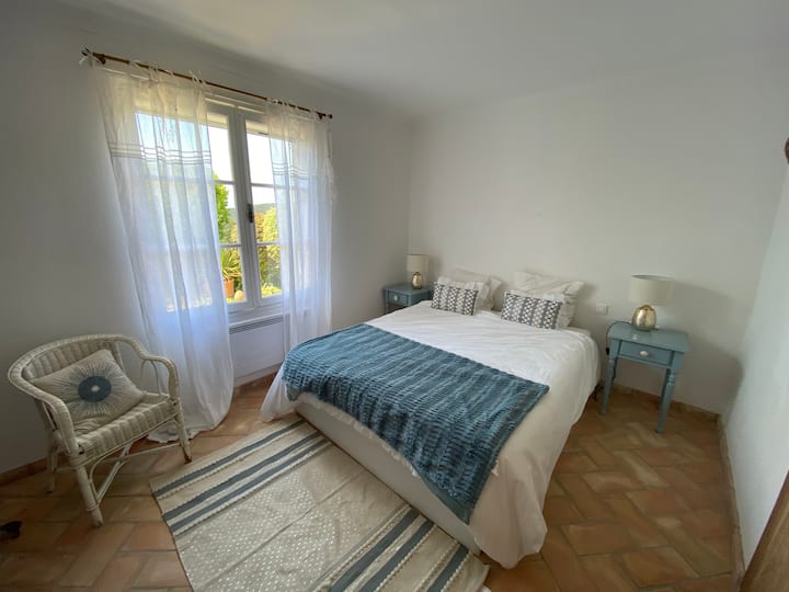 Chambre 2. Lit 160cm