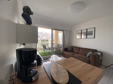 Top Airbnb: Very nice studio, beach, market, shops within walking distance in Pornichet