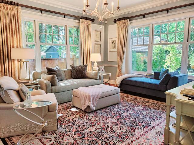 Luxury Home & Garden Gourmet Kitchen & Yoga Studio gallery image 3