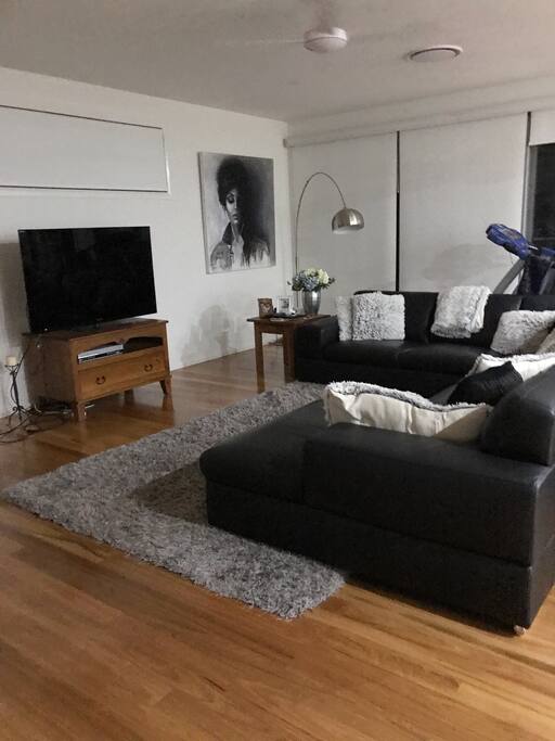 LOUNG/DINNING