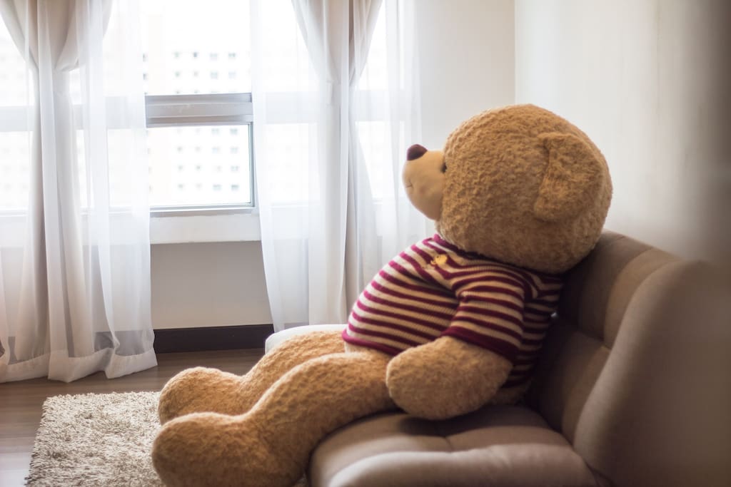 Relax and enjoy at the cozy Teddy House with the high floor spectacular view.