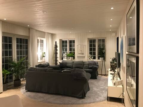 Top performing Airbnb: Vita Huset, modern courtyard house centrally located in Halmstad in Halmstad