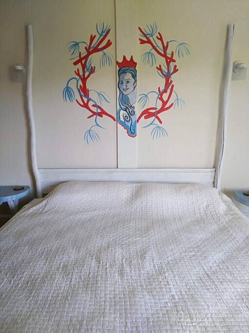 King size bed