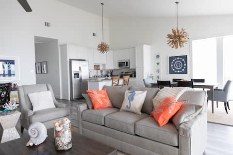 NEWLY RENOVATED Pier 6 Deluxe Bungalow #3!