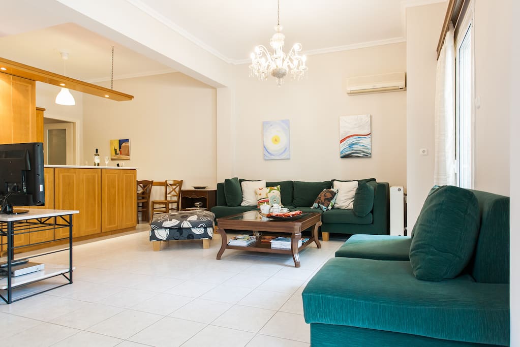The 50 sqm living room, spacious and luxurious!