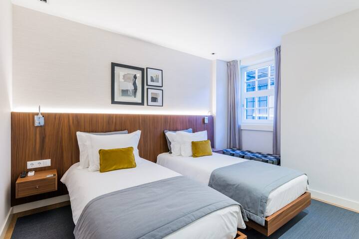 Augusta Residence 2 bed Juliette Balcony Great Views gallery image 2