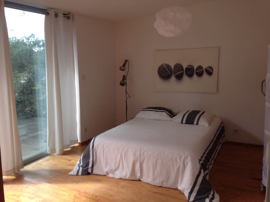 chambre du bas 1/downstairs bedroom 1