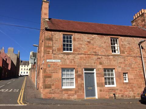 Traditional ground floor flat with sea views.