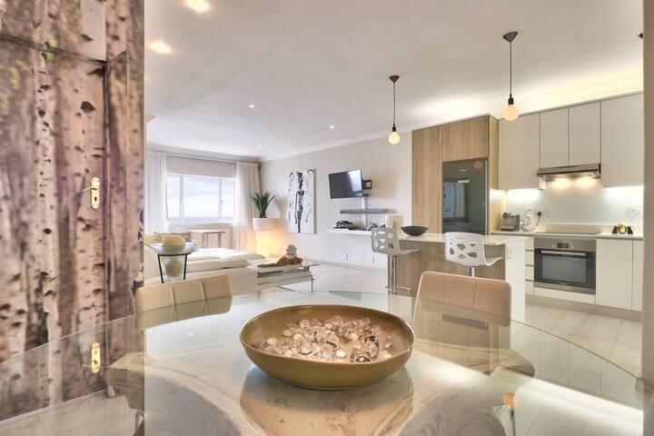 ‘Above the Blue’ Apartment gallery image 2