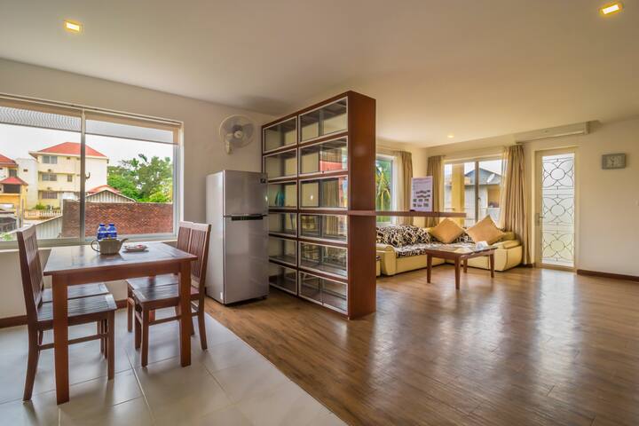 SuperCentral Private Apartment! Kitchen and pool!