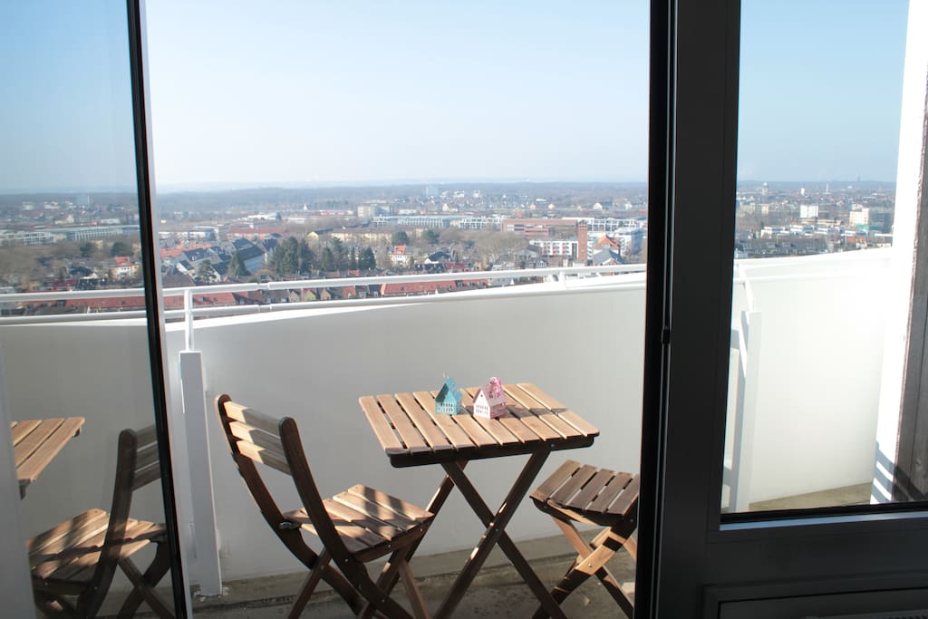 Großer Balkon im 19. Stock