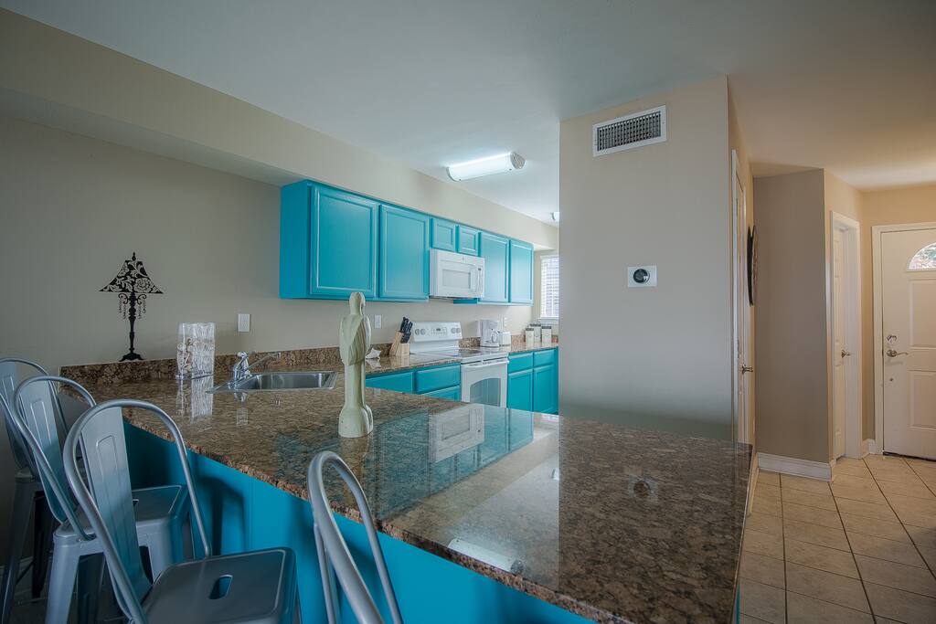 Oak Shores 95-Dining Space