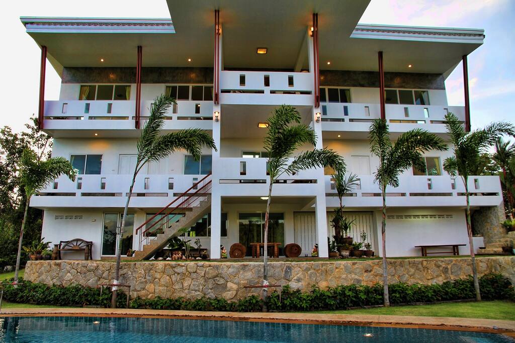 6 Rooms ; 2 Apartment rooms and 4 Studio rooms