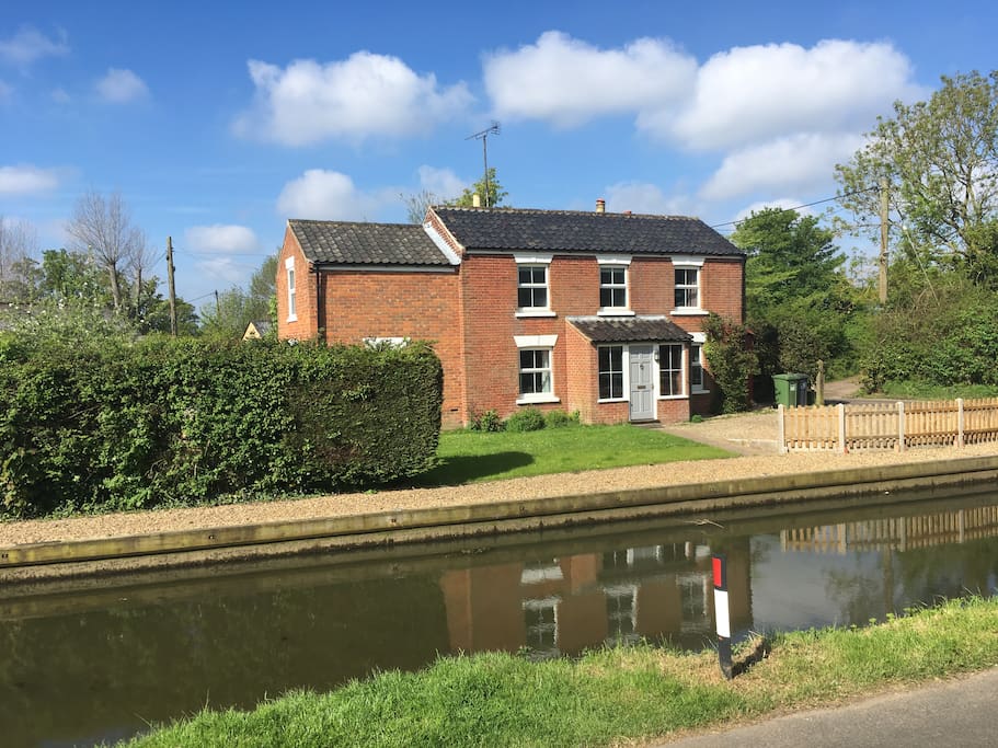 Riverside Cottage on the Norfolk Broads Houses for Rent in Stalham