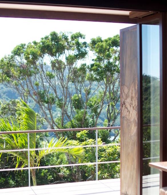 You can see the lake from bedroom