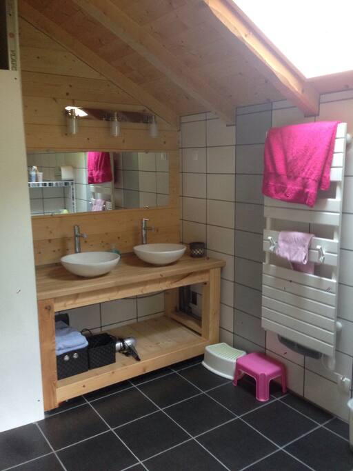 Très grande salle de bains au 01 étage