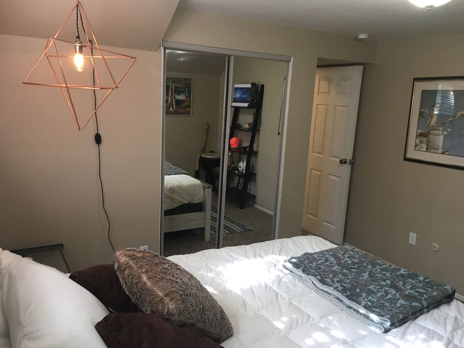 Guest bedroom - basement