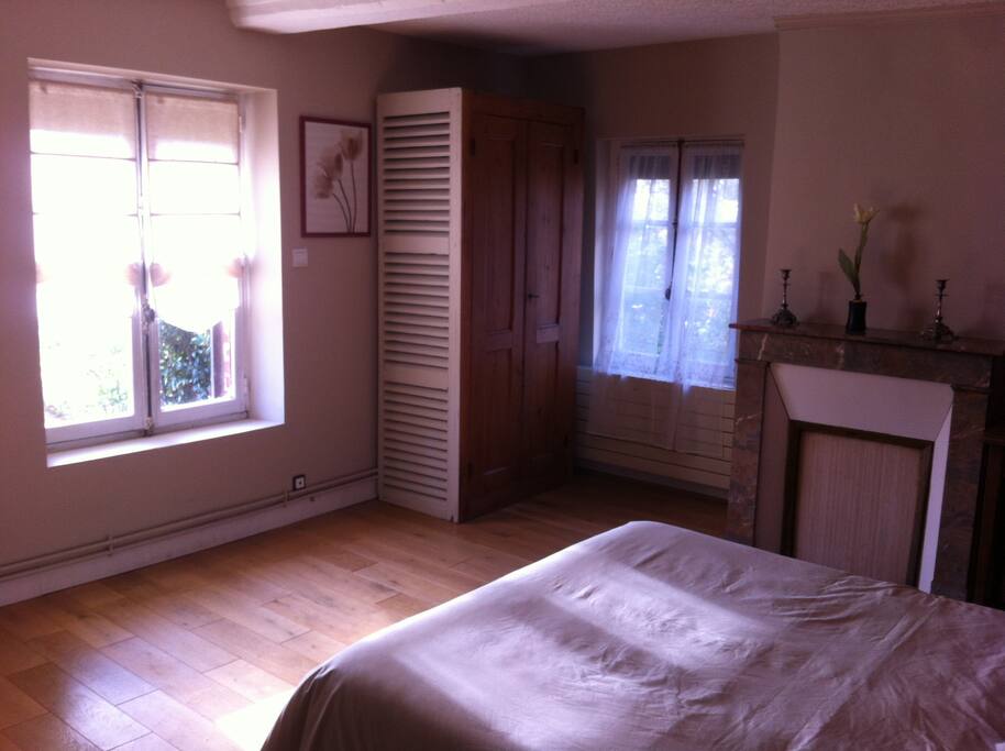 Chambre Carmin - vue de l'entrée