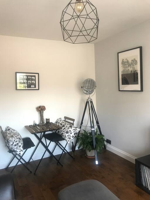 Lounge | Dining table