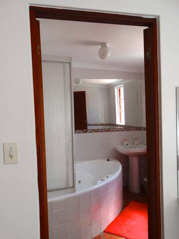 Charming Cape Dutch Farmhouse in Noordhoek gallery image 5