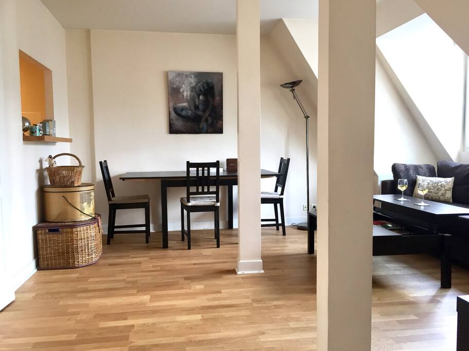 Living-room fold-out dining table
