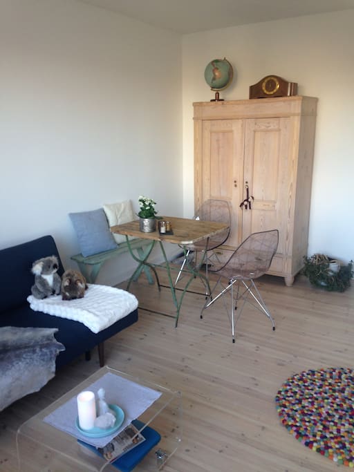 Living room with
dining table