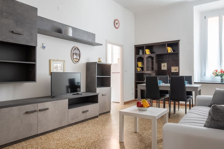 Zamboni 12 – Classic Apartment