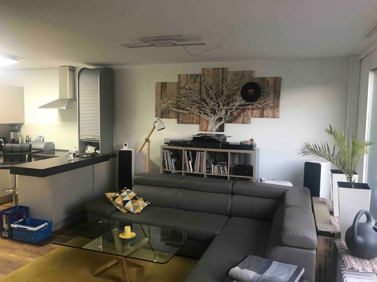 Top Airbnb: Apartment with a view of the trees in Döhren