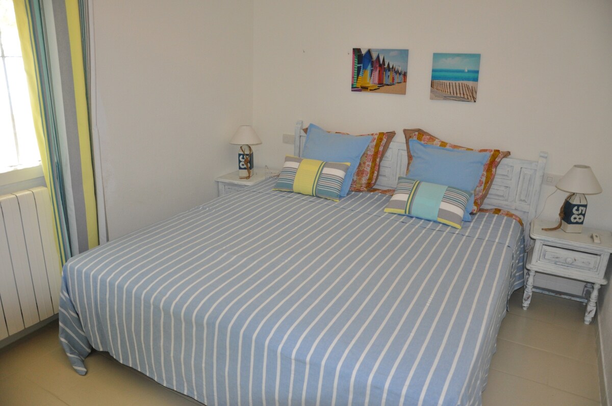 Spavaća soba 2, s bračnim krevetom/ 2. spavaća soba, s bračnim krevetom. 