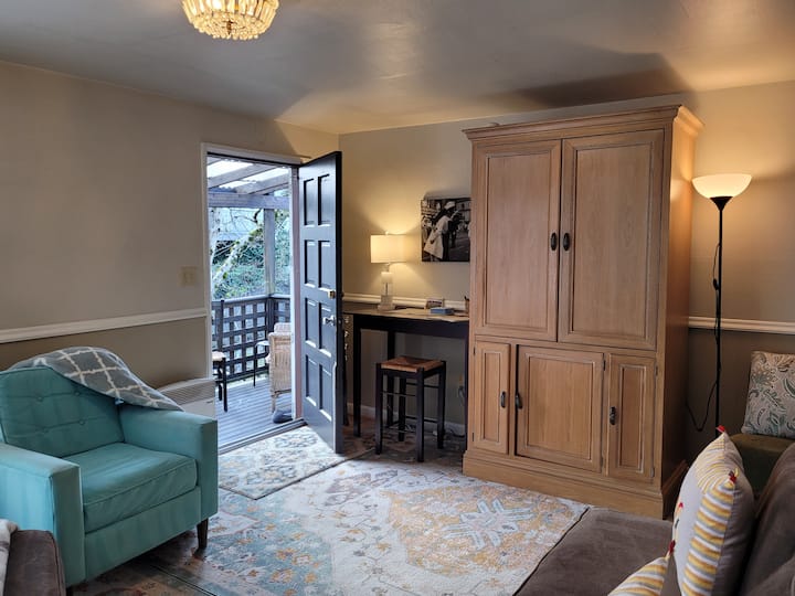 Leafy setting Charming Guest Suite