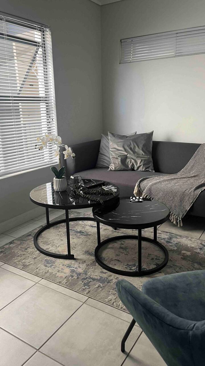 Modern 1br Near Or Tambo | Wi-fi | Secure Parking - Boksburg