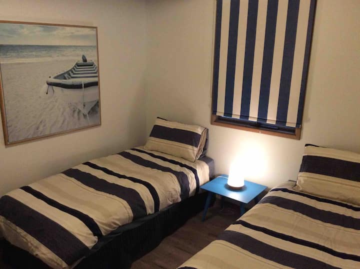 3号卧室配备两张单人床。