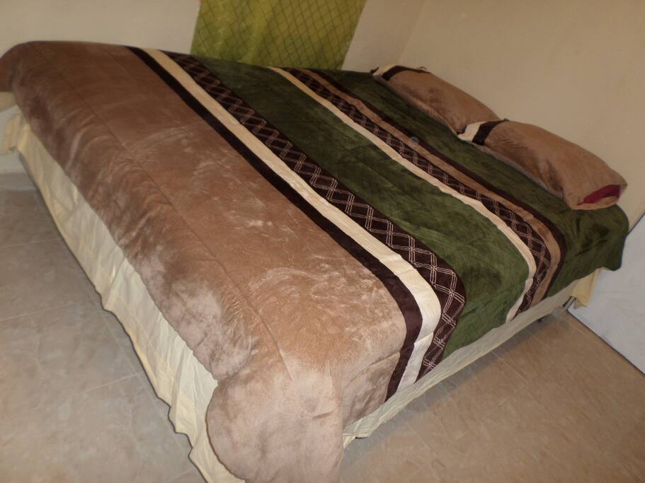 CAMA QUEEN