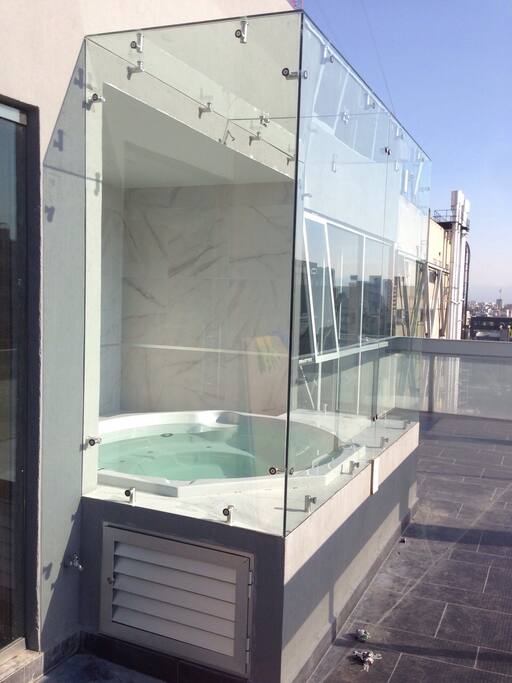 Jacuzzy. Piso 10 del edificio. Area publica