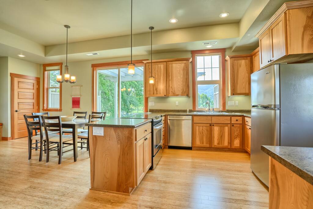 Kitchen & Dining area