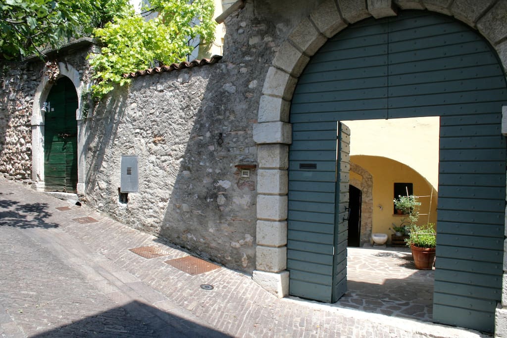 Gate