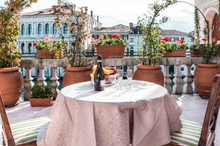 Ca’ Zulian Palace - Grand Canal