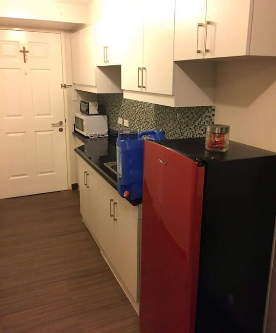 Kitchen with Stove/Microwave oven/Toaster Oven