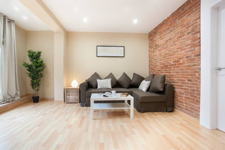 BBarcelona Sagrada Familia with terrace 02 gallery image 4