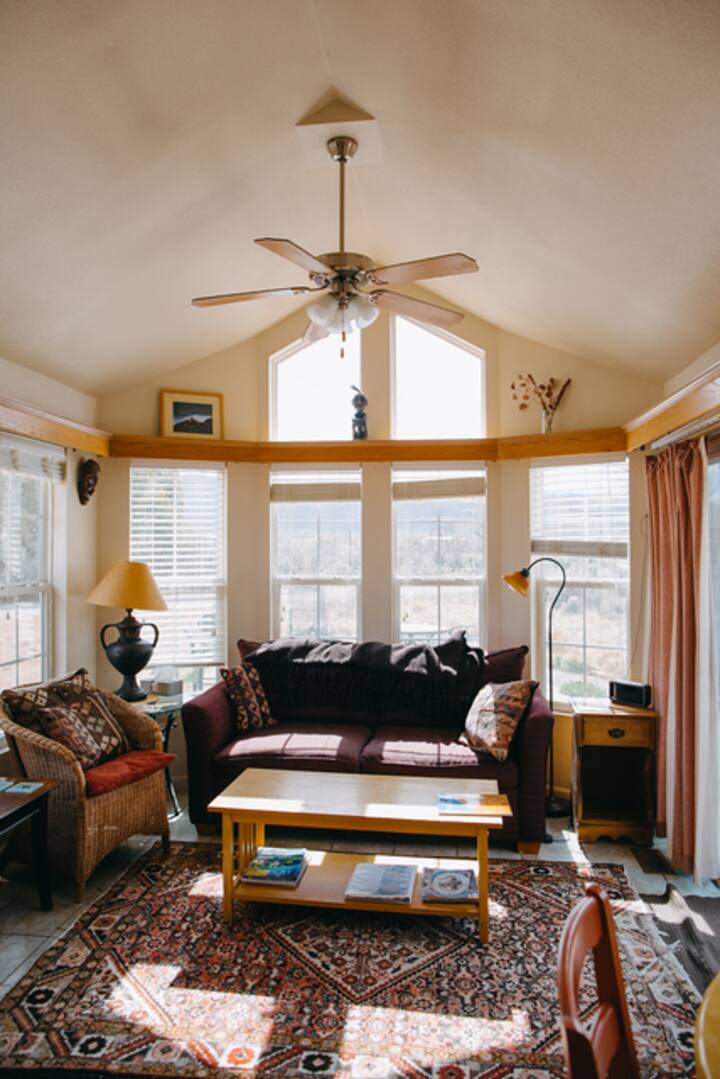 Sweet Taos Country Cottage Long/Short term Tiny houses for Rent in