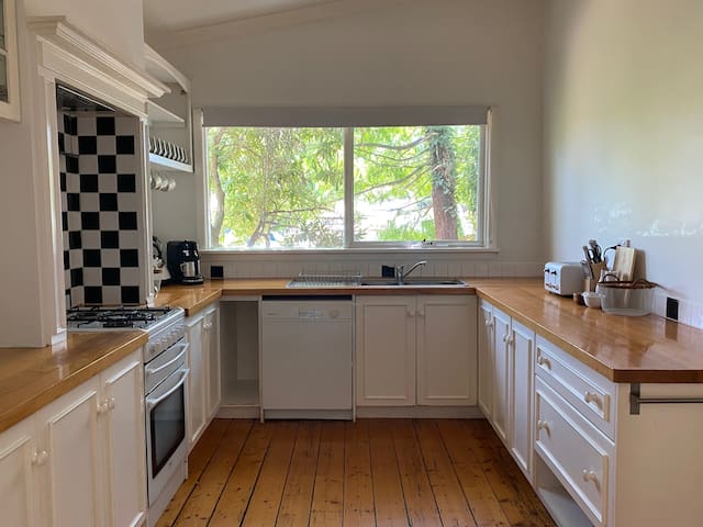 The Cottage in Healesville gallery image 5