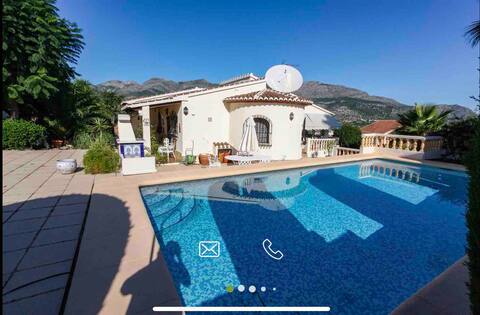Peaceful villa with private pool