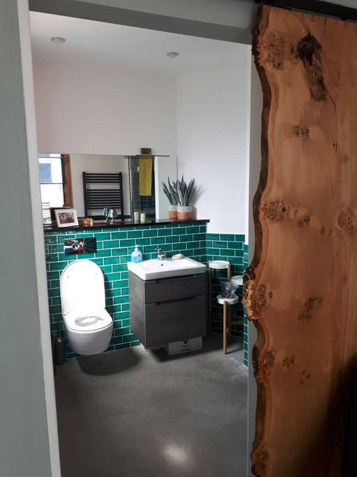 En-Suite Bathroom