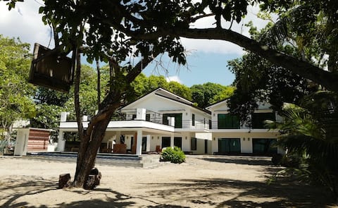 Casa Baltazar B - luxury beachfront getaway
