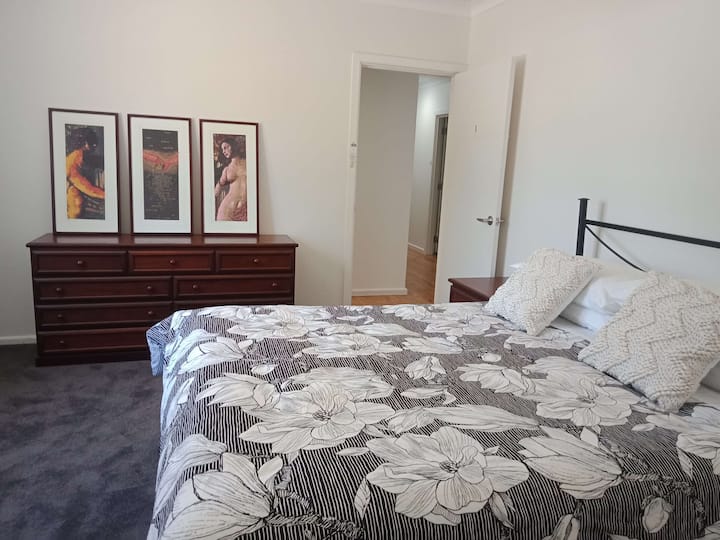 Všetky izby sú veľmi tiché a nachádzajú sa ďaleko od obytných priestorov.